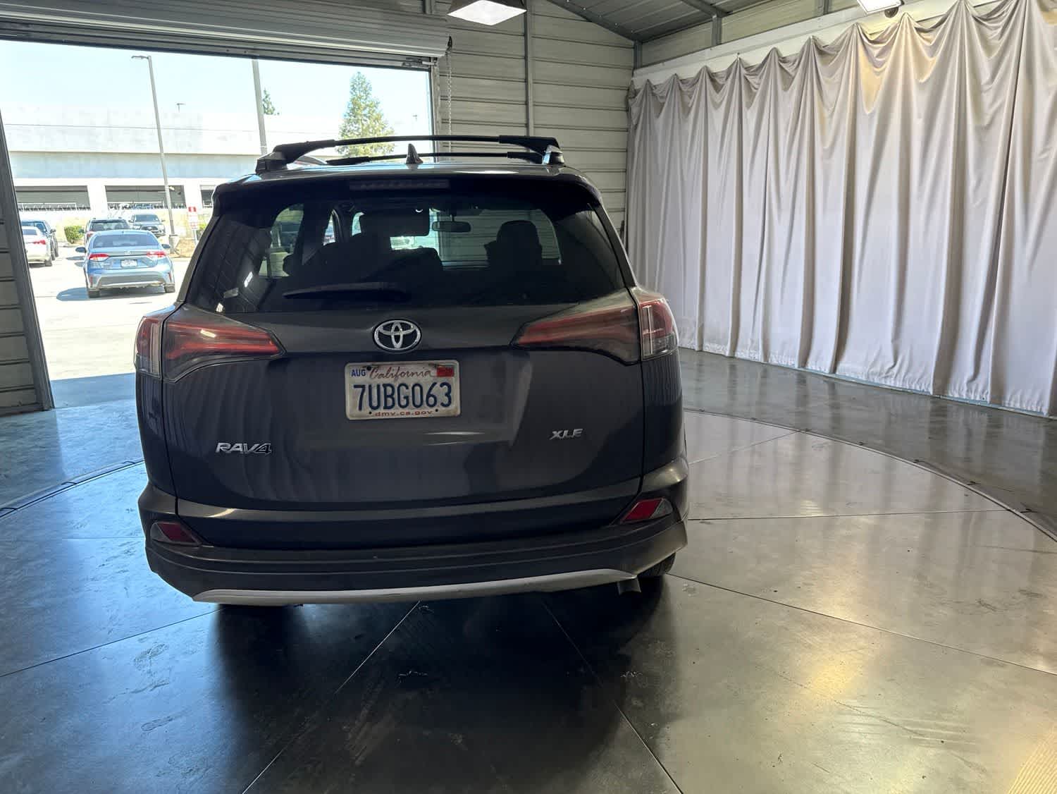 2016 Toyota RAV4 XLE photo 5