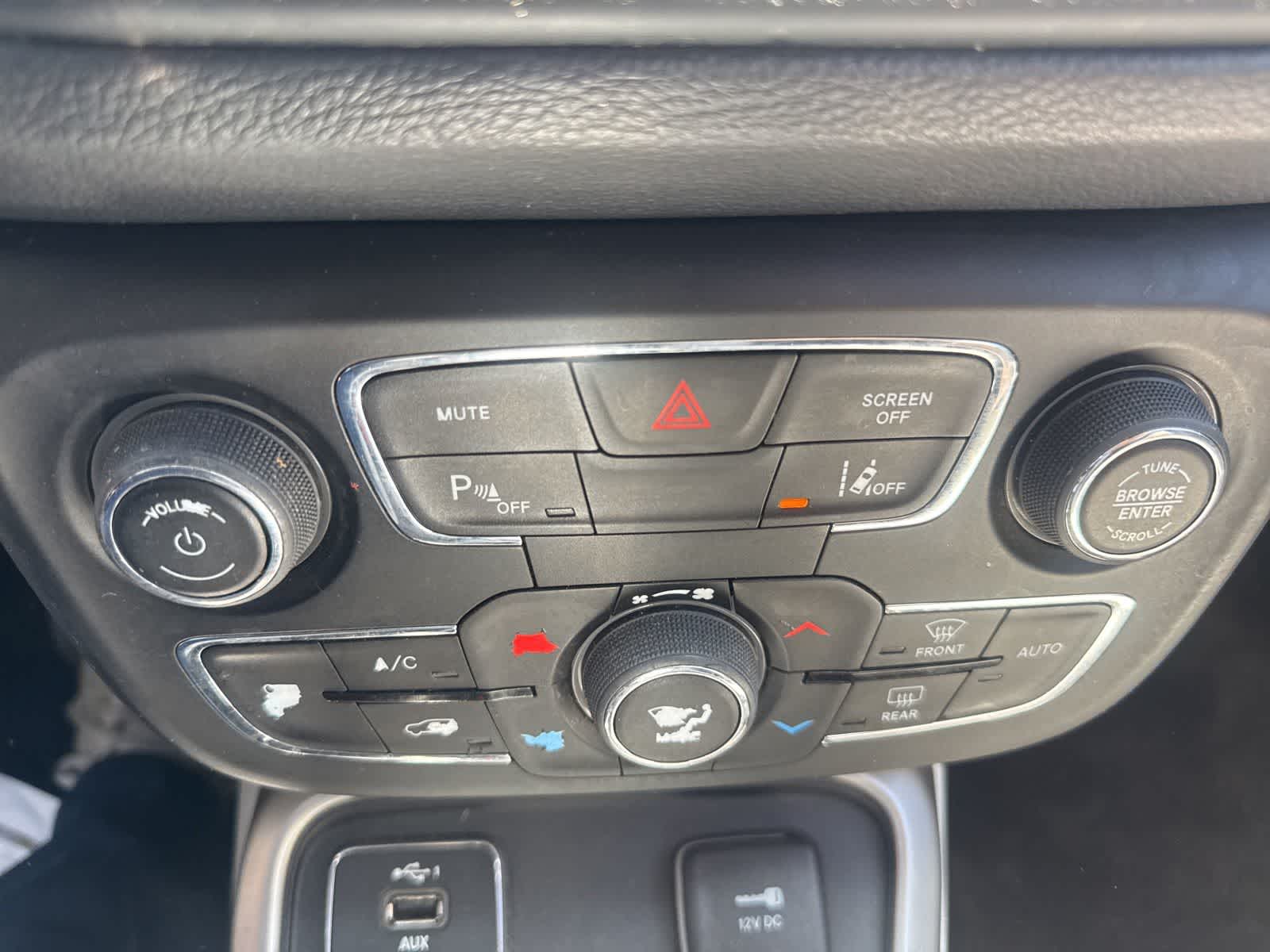 Thumbnail: 2020 Jeep Compass - 23