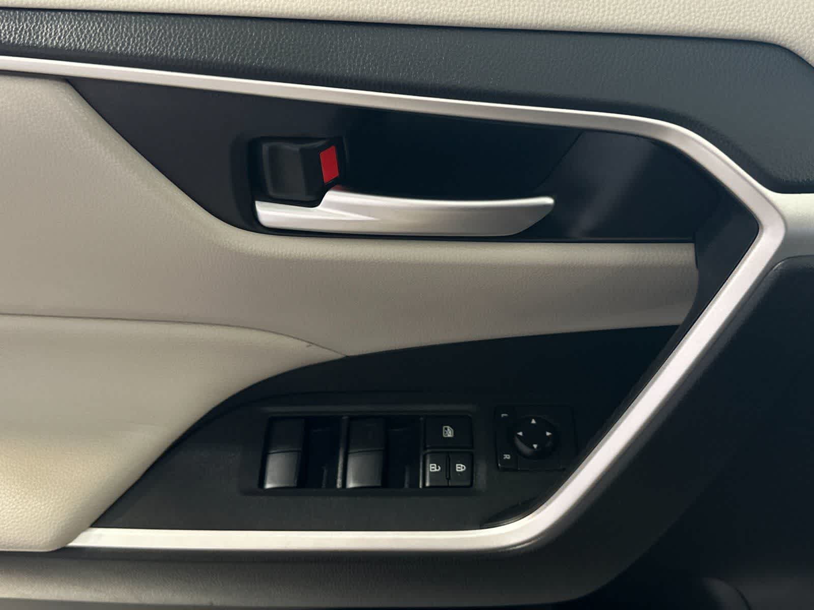 Thumbnail: 2020 Toyota RAV4 - 13