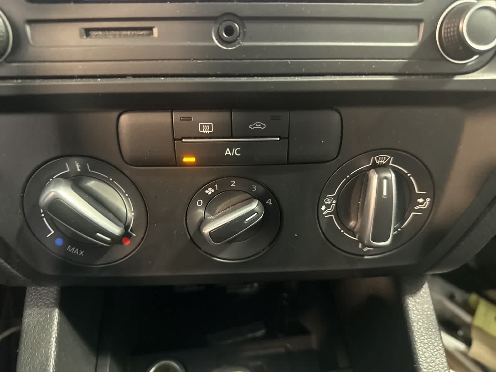 Thumbnail: 2017 Volkswagen Jetta - 19