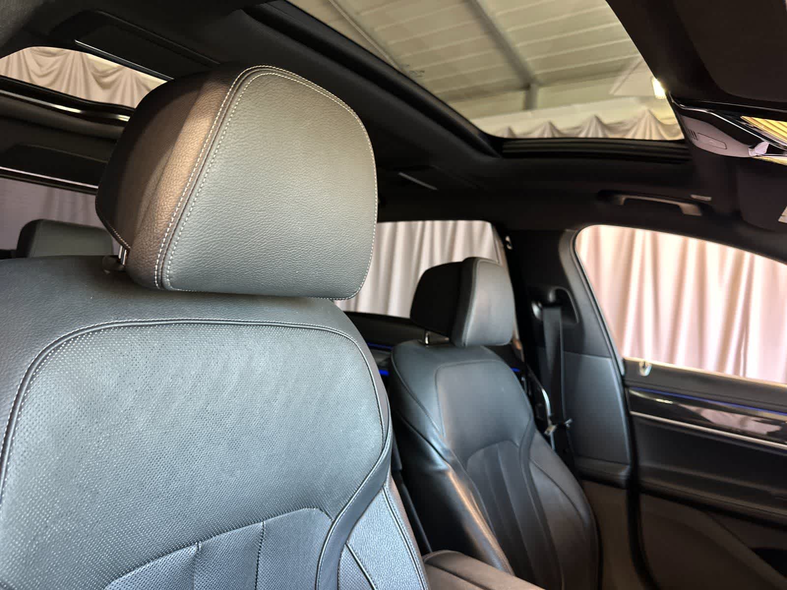 Thumbnail: 2019 BMW 7 Series - 16