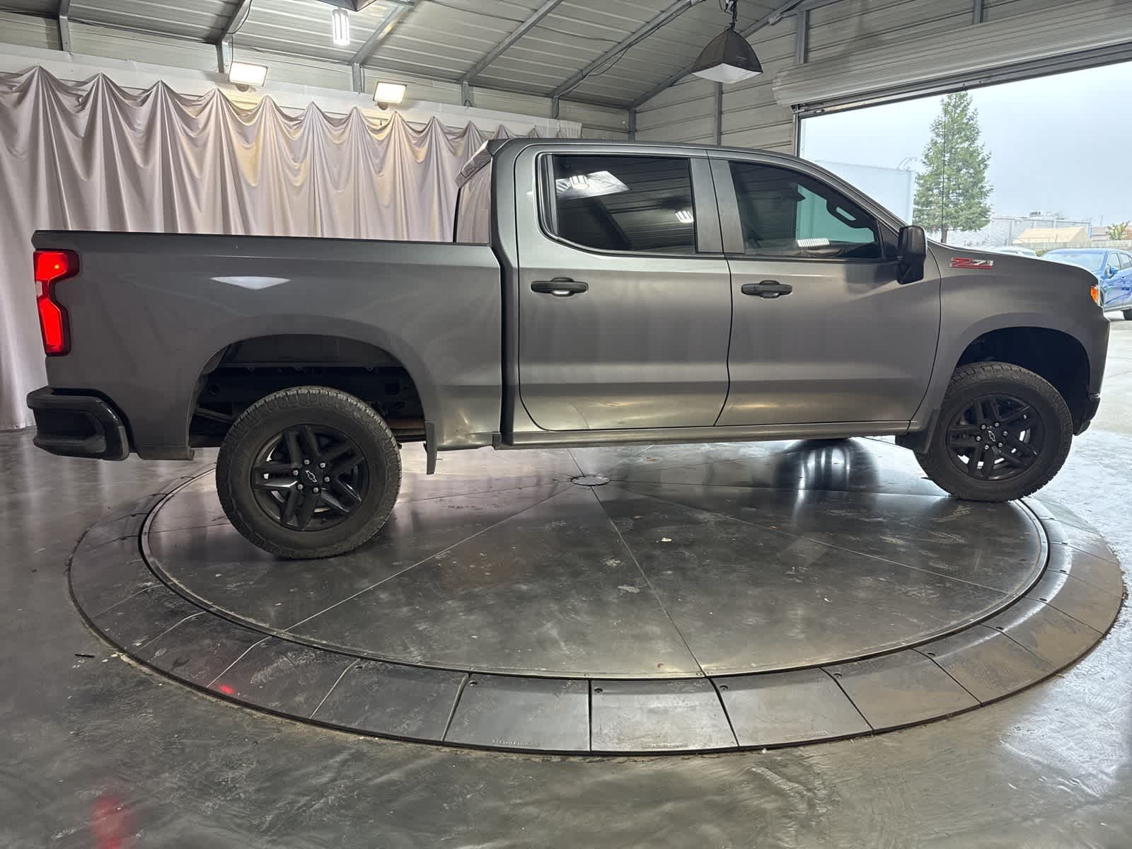 Thumbnail: 2020 Chevrolet Silverado 1500 - 3