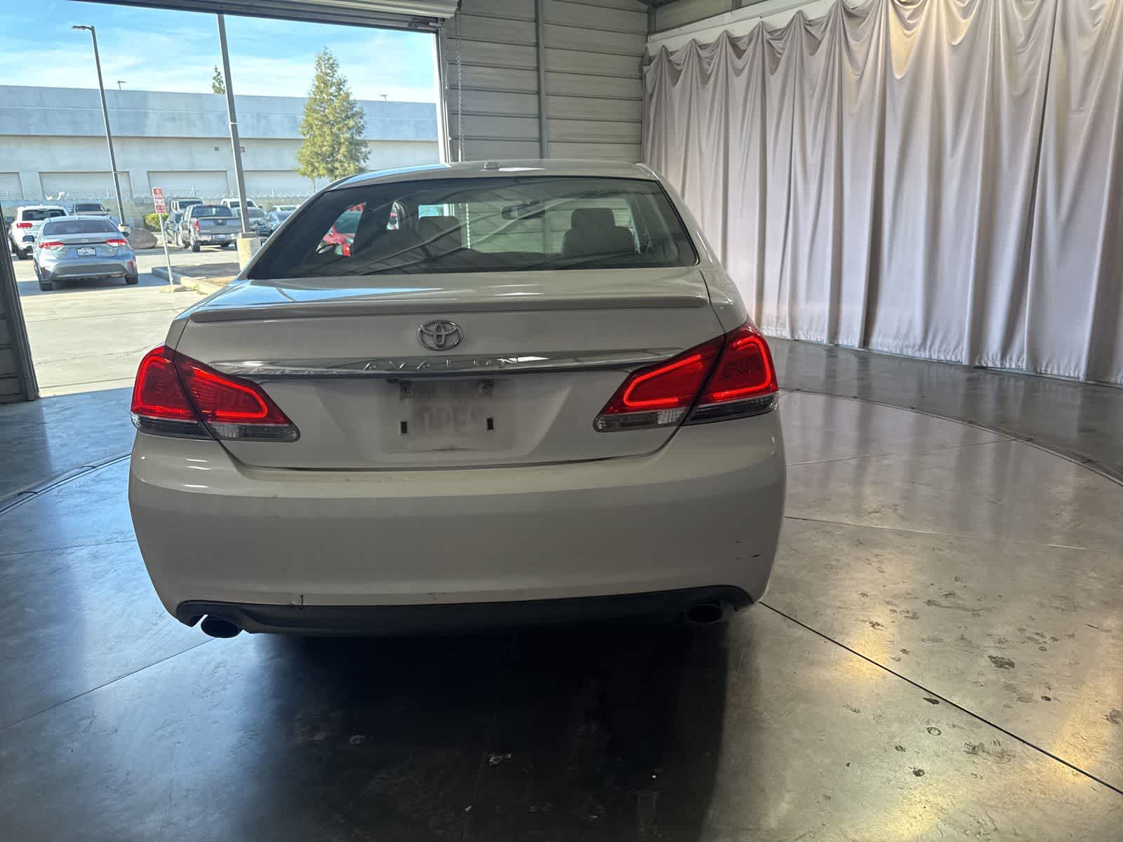 2011 Toyota Avalon Limited photo 5