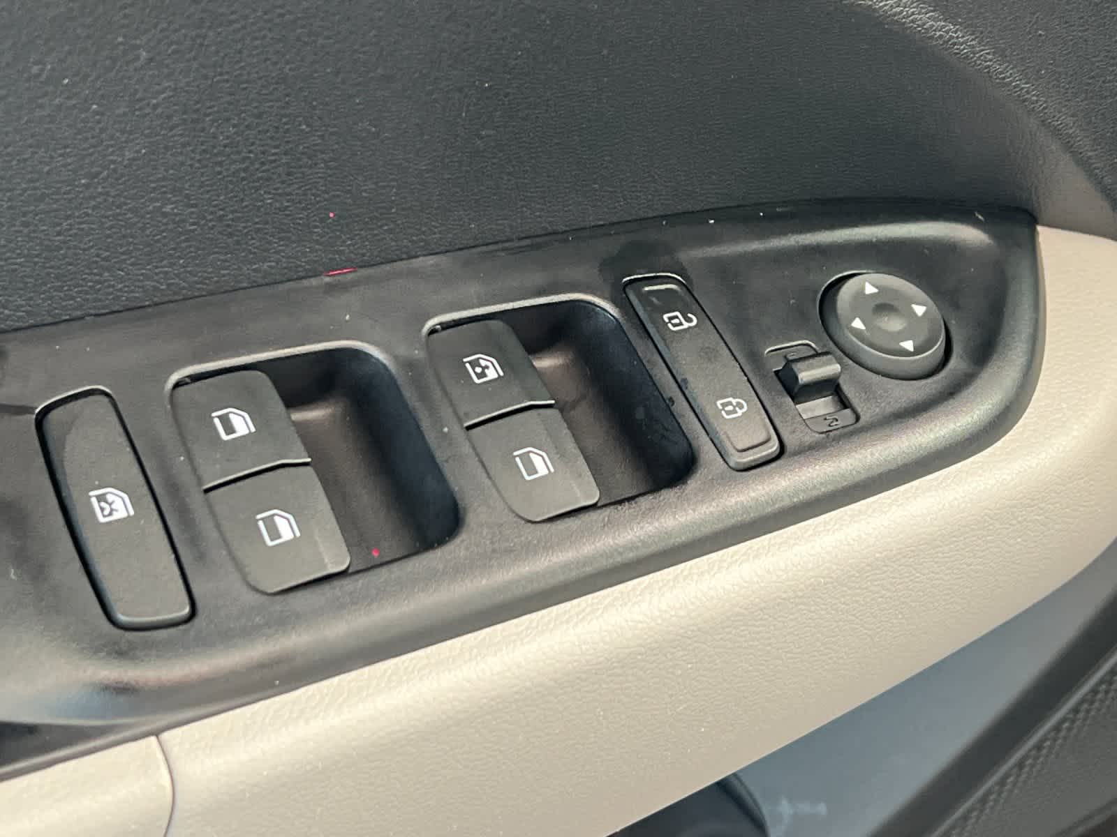 Thumbnail: 2023 Hyundai Venue - 14