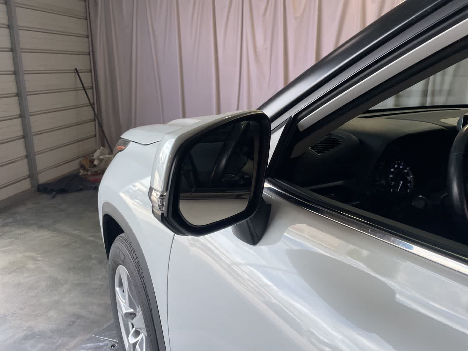 2023 Toyota Highlander LE photo 3