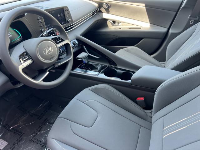 2025 Hyundai Elantra Blue 12