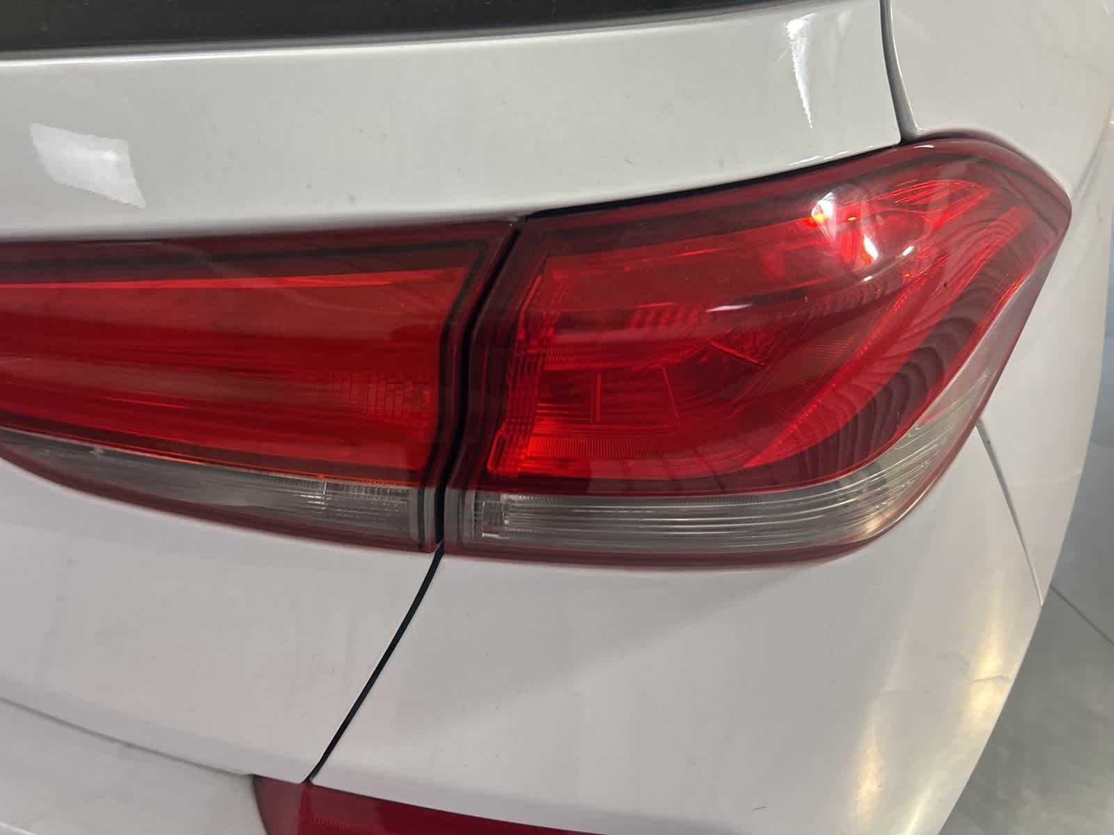 Thumbnail: 2018 Hyundai Elantra - 9