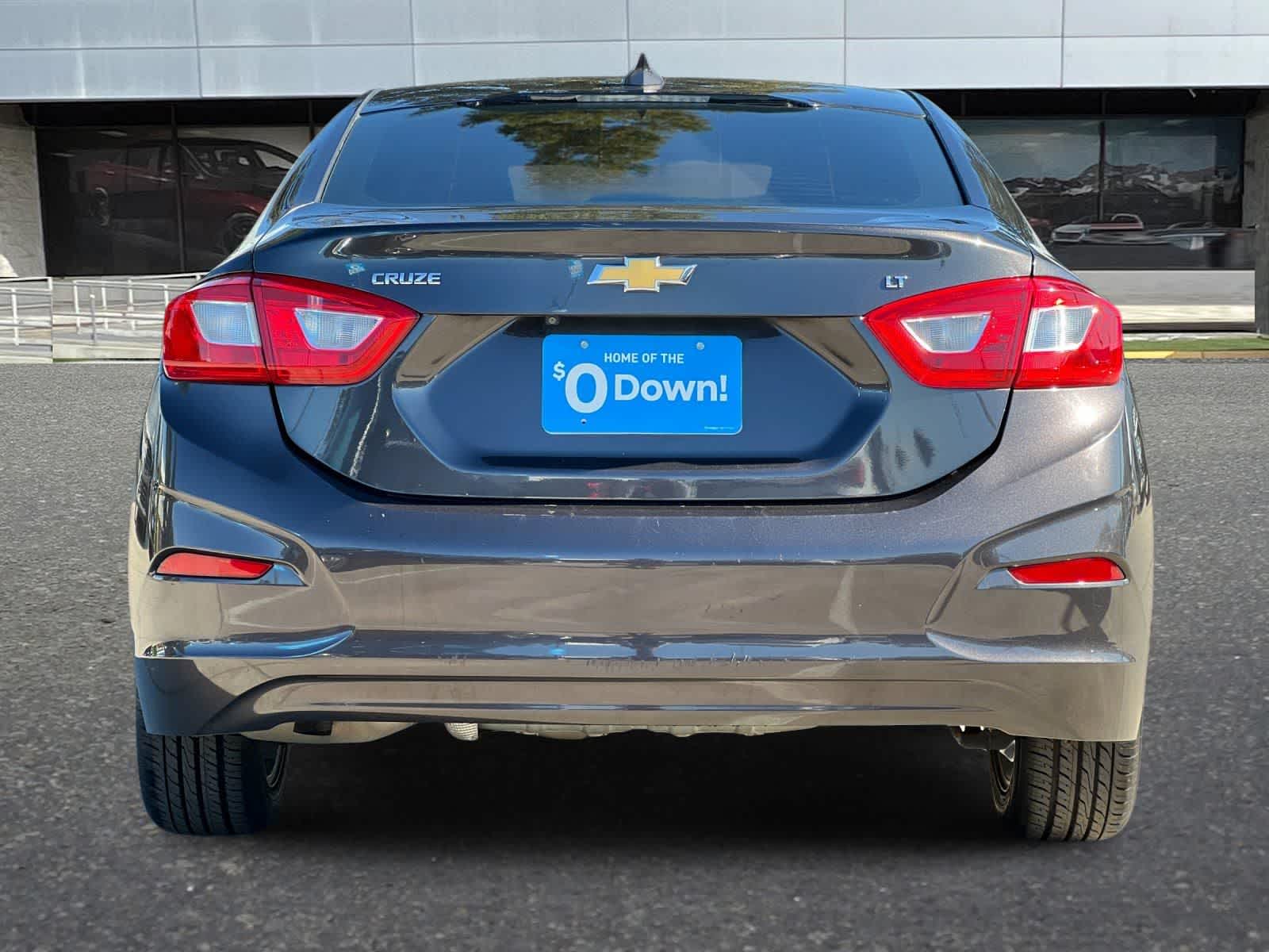 2017 Chevrolet Cruze LT Auto photo 3