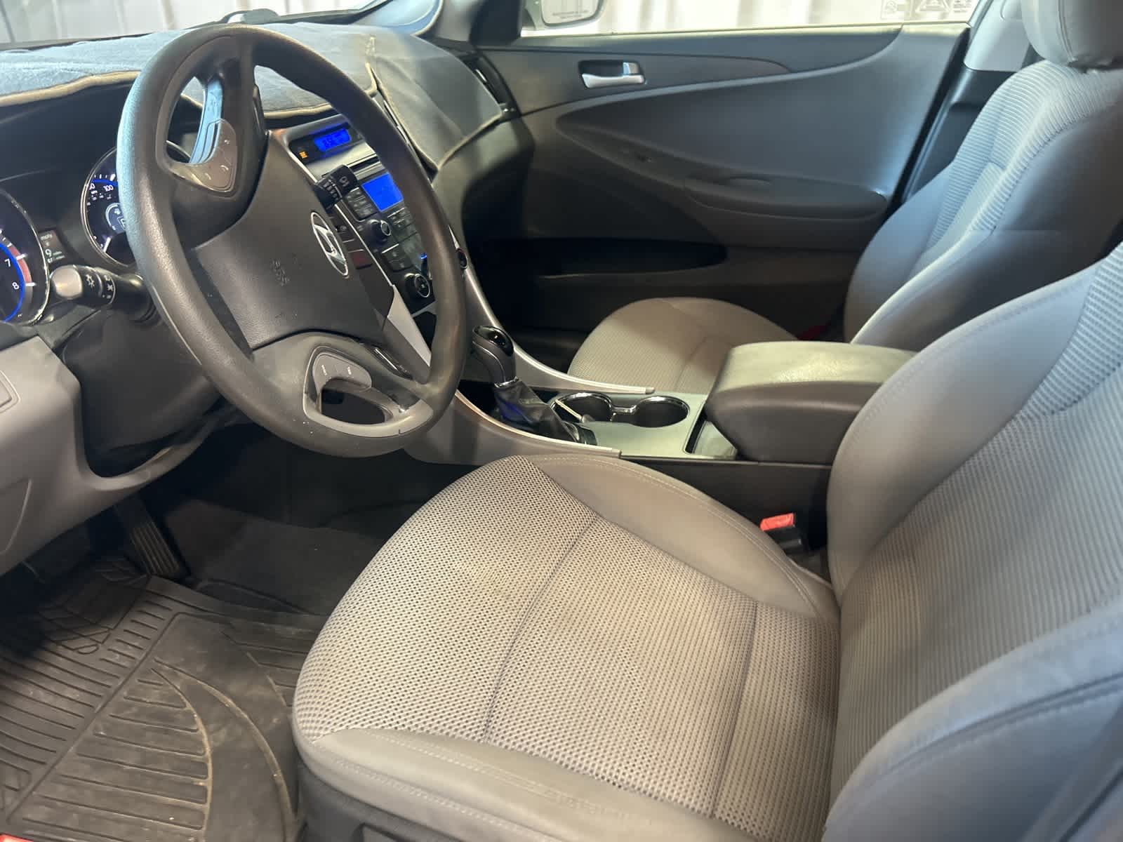 Thumbnail: 2011 Hyundai Sonata - 24