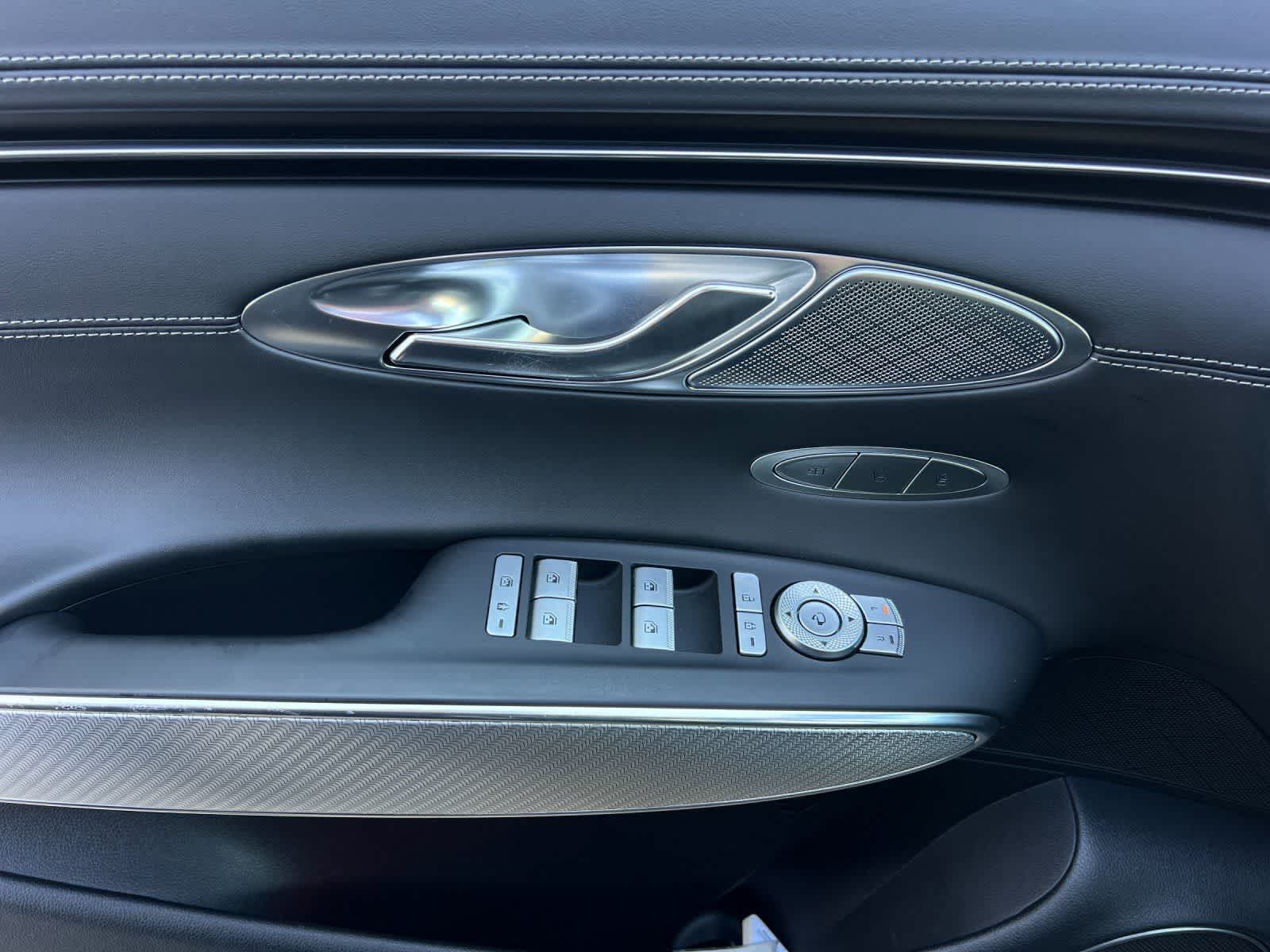 Thumbnail: 2023 Genesis GV70 - 13