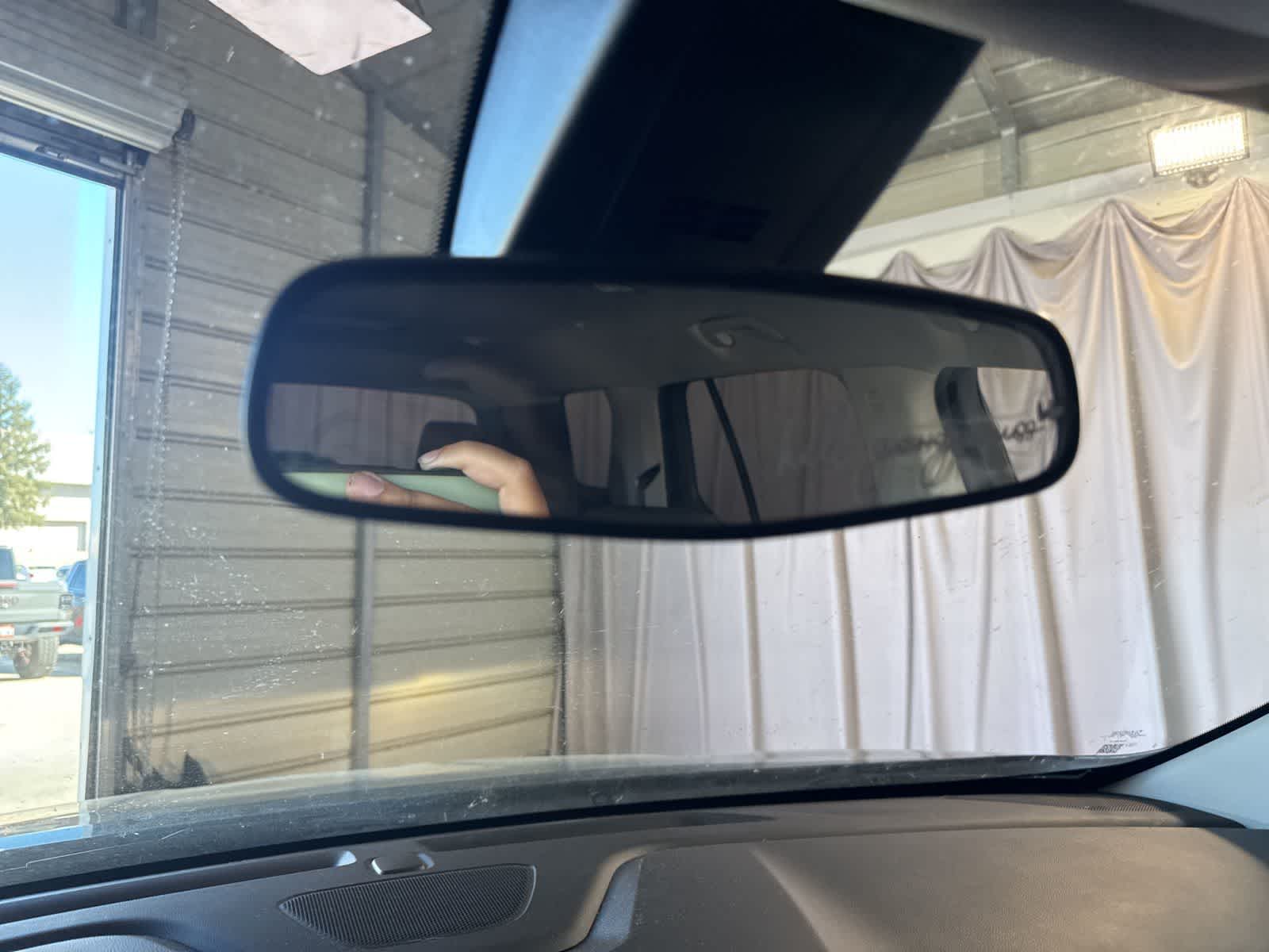 Thumbnail: 2021 Chevrolet Traverse - 25