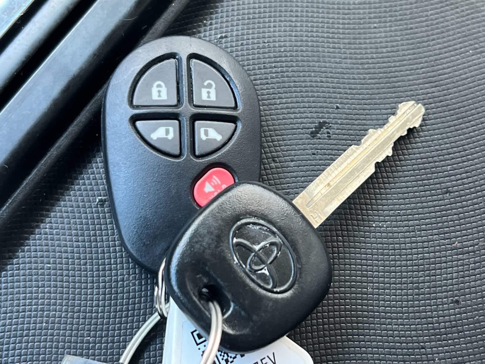 Thumbnail: 2017 Toyota Sienna - 29