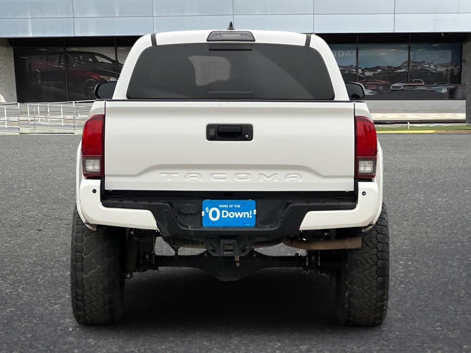 Thumbnail: 2018 Toyota Tacoma - 7