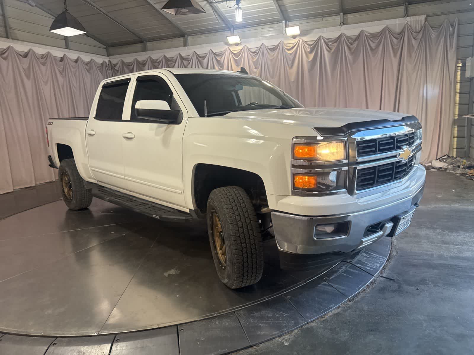 2015 Chevrolet Silverado 1500 LT photo 2