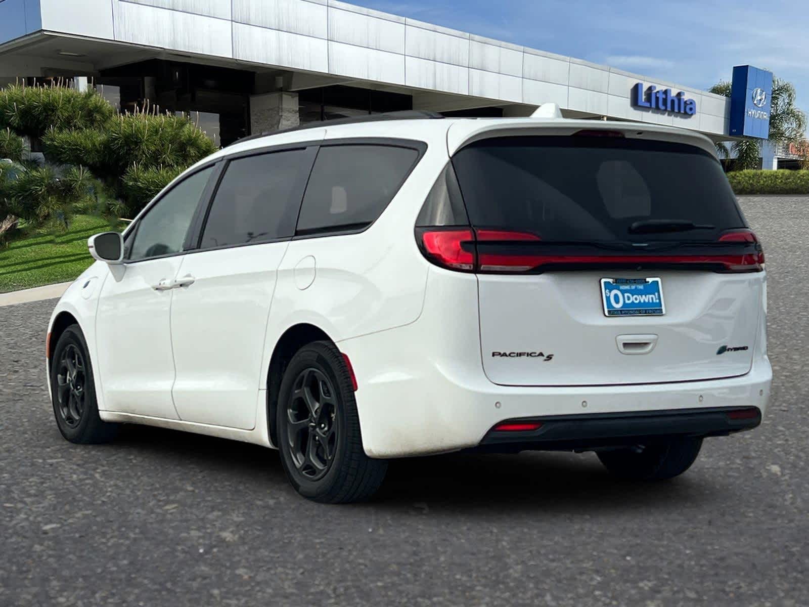 Thumbnail: 2021 Chrysler Pacifica - 7