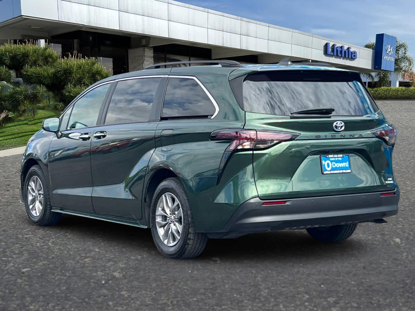 Thumbnail: 2023 Toyota Sienna - 6