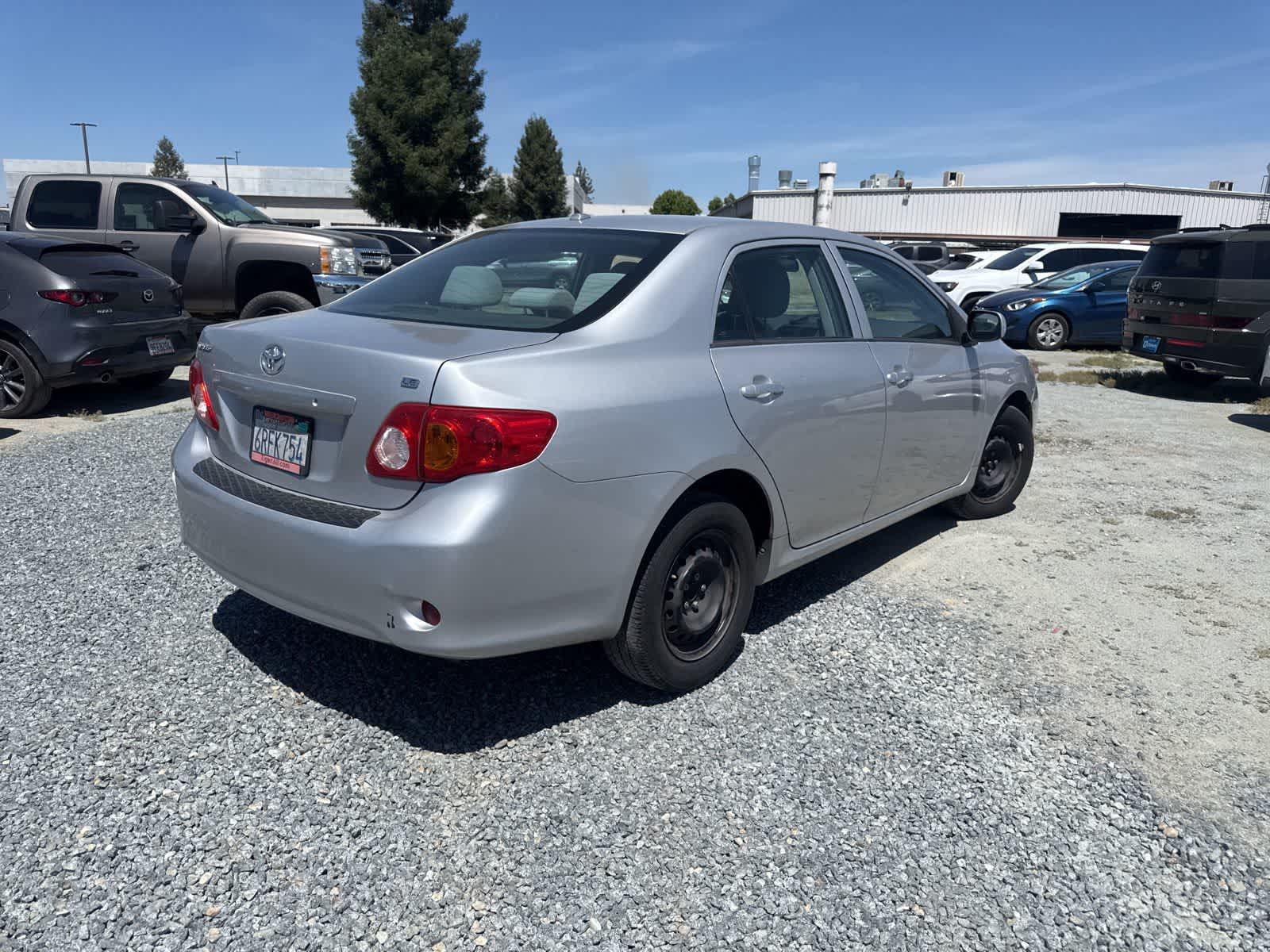 2010 Toyota Corolla LE photo 4