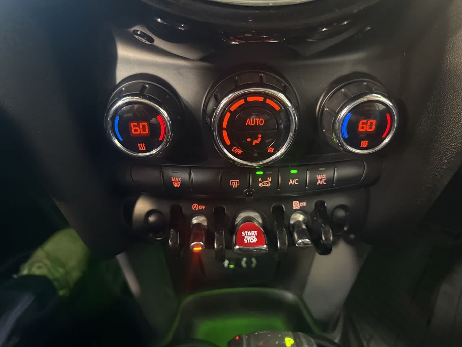 Thumbnail: 2016 MINI Cooper Hardtop - 24