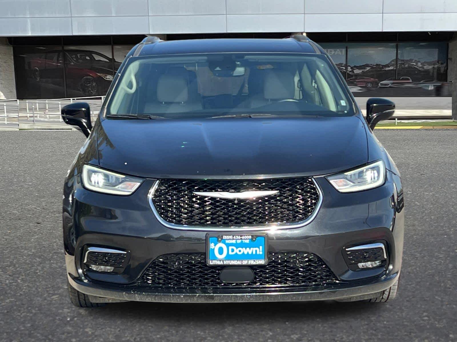 Thumbnail: 2021 Chrysler Pacifica - 10