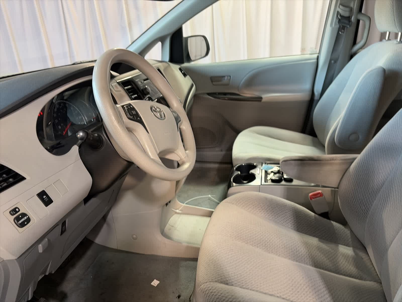 Thumbnail: 2012 Toyota Sienna - 23