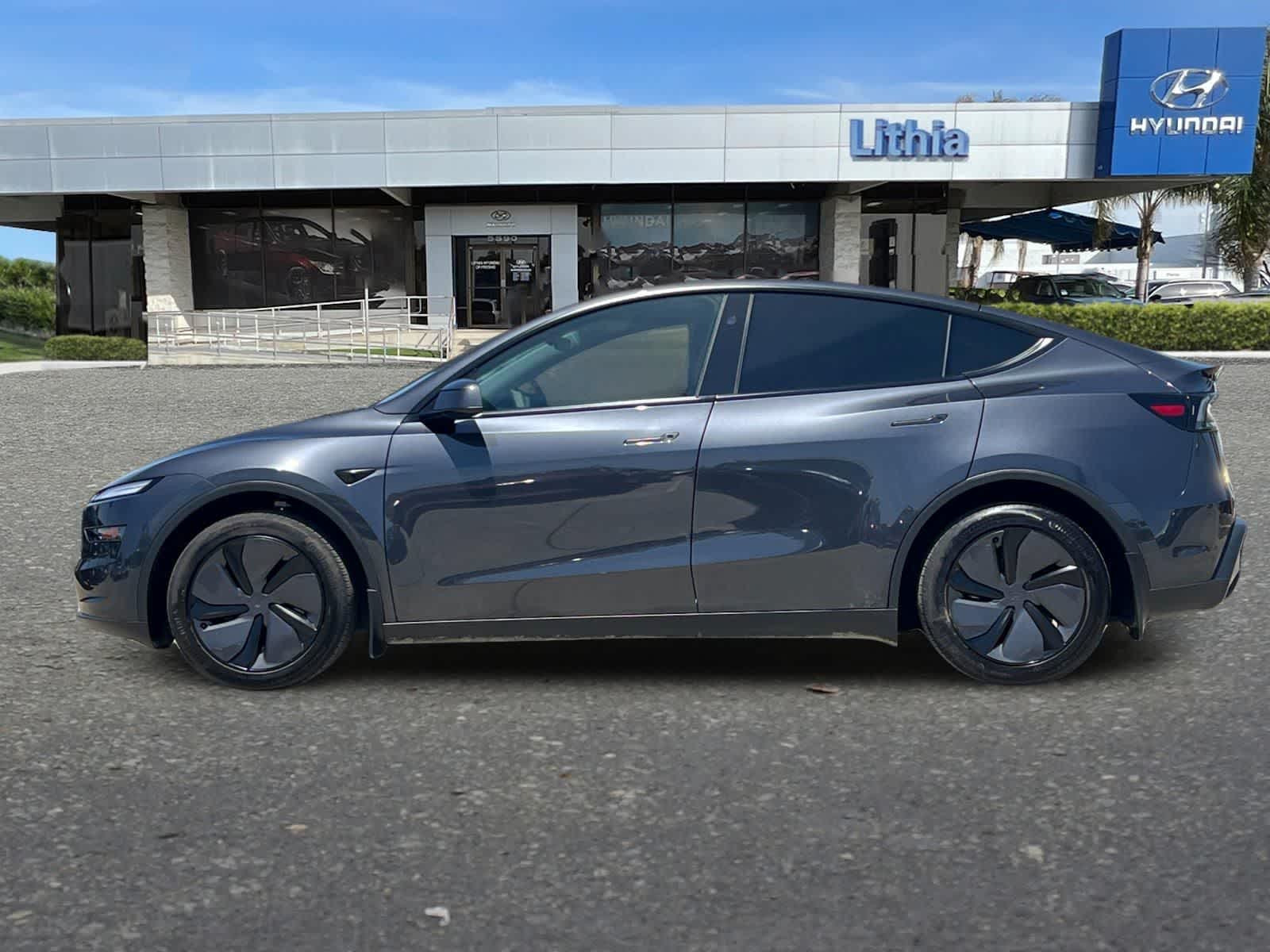 2026 Tesla Model Y Base photo 5