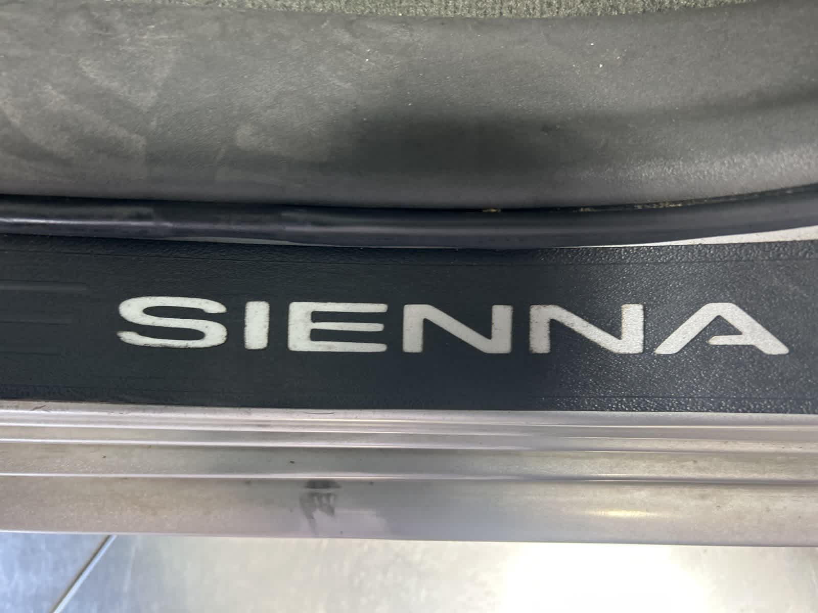 Thumbnail: 2017 Toyota Sienna - 25
