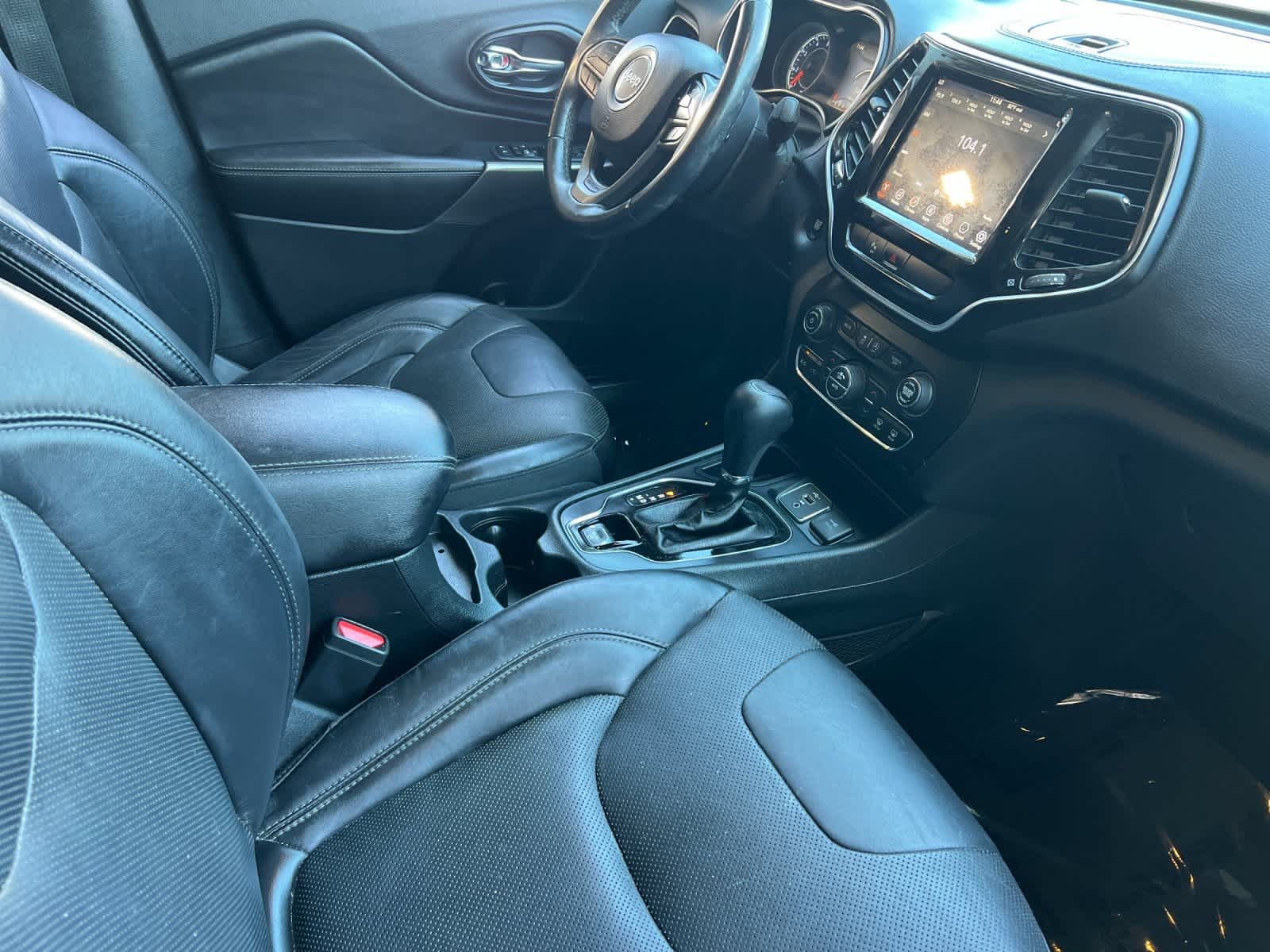Thumbnail: 2019 Jeep Cherokee - 16