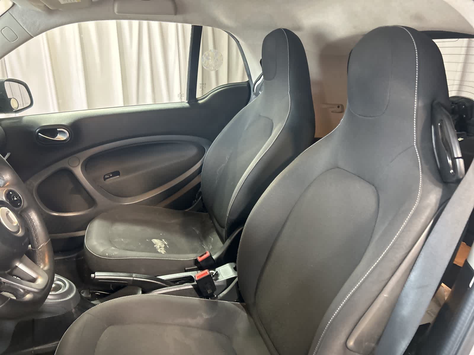 Thumbnail: 2016 smart fortwo - 21