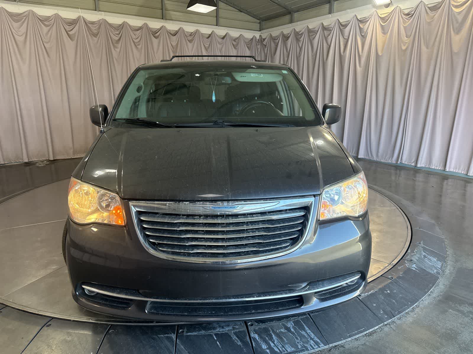 Thumbnail: 2016 Chrysler Town & Country - 2