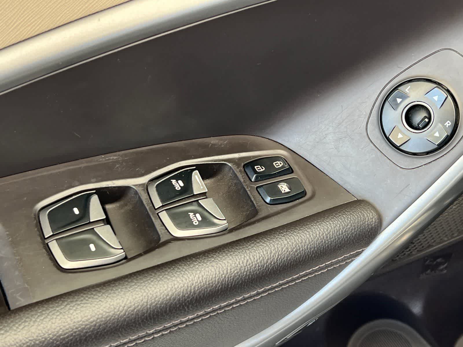 Thumbnail: 2015 Hyundai Santa Fe - 14