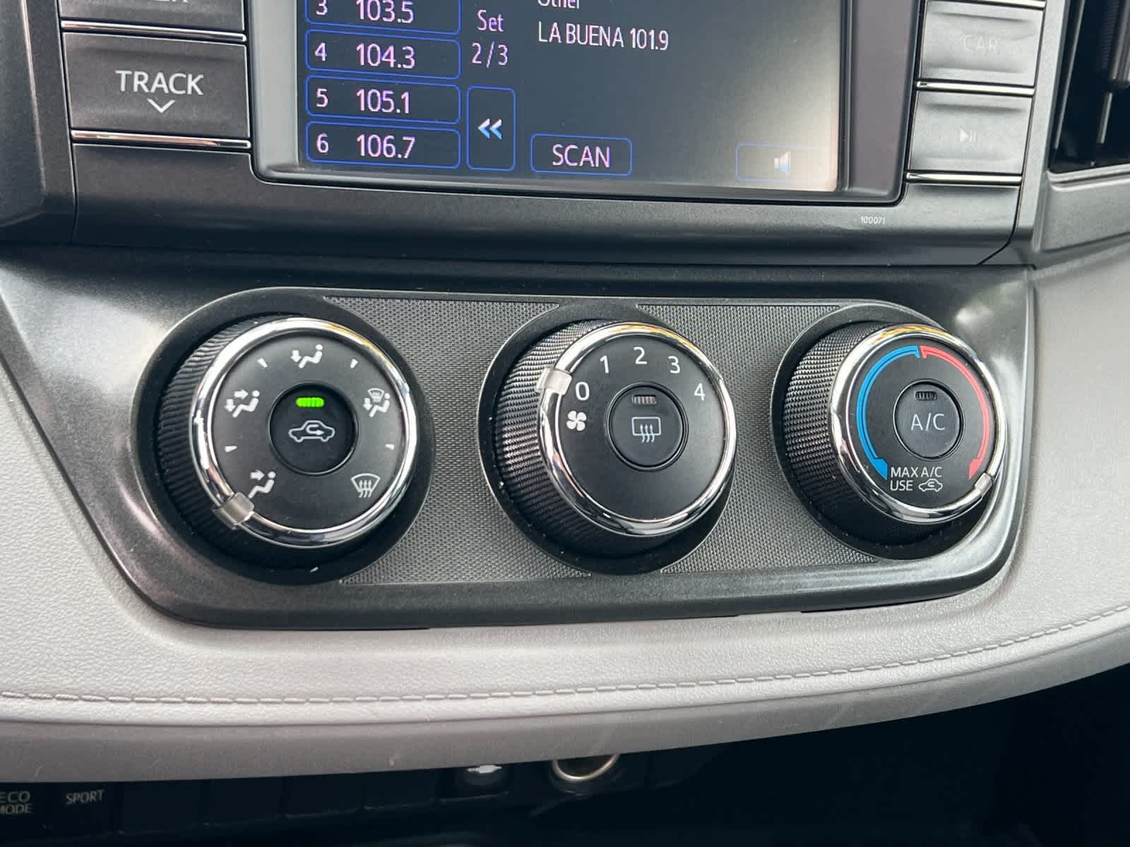 Thumbnail: 2013 Toyota RAV4 - 21