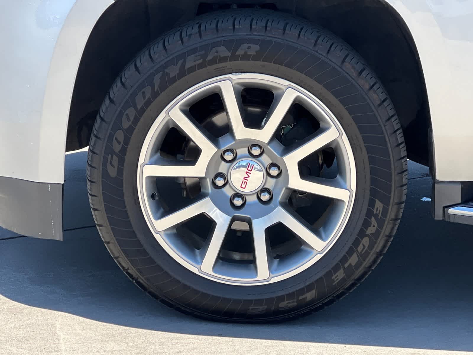 Thumbnail: 2020 GMC Yukon XL - 29
