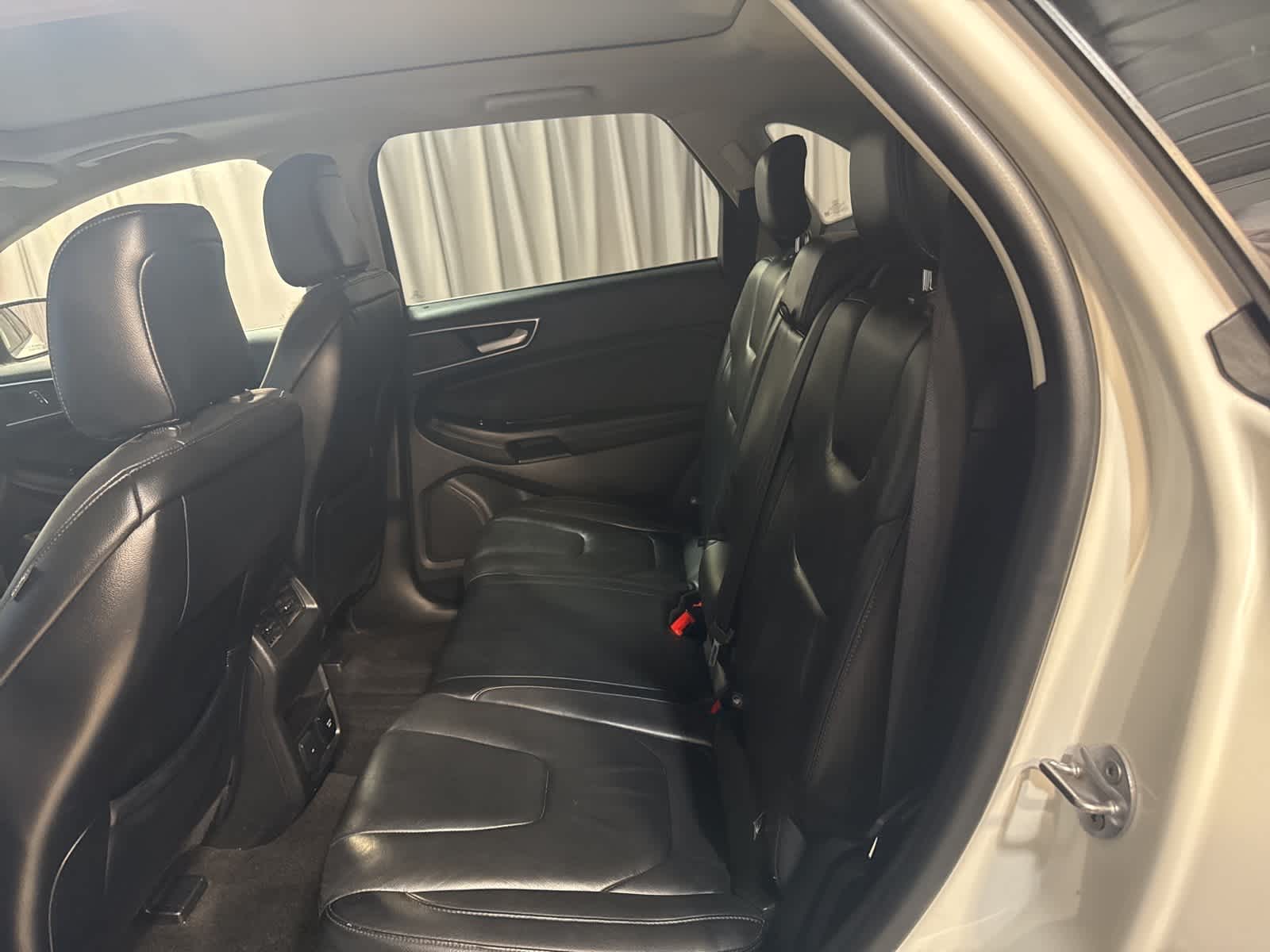 Thumbnail: 2020 Ford Edge - 16