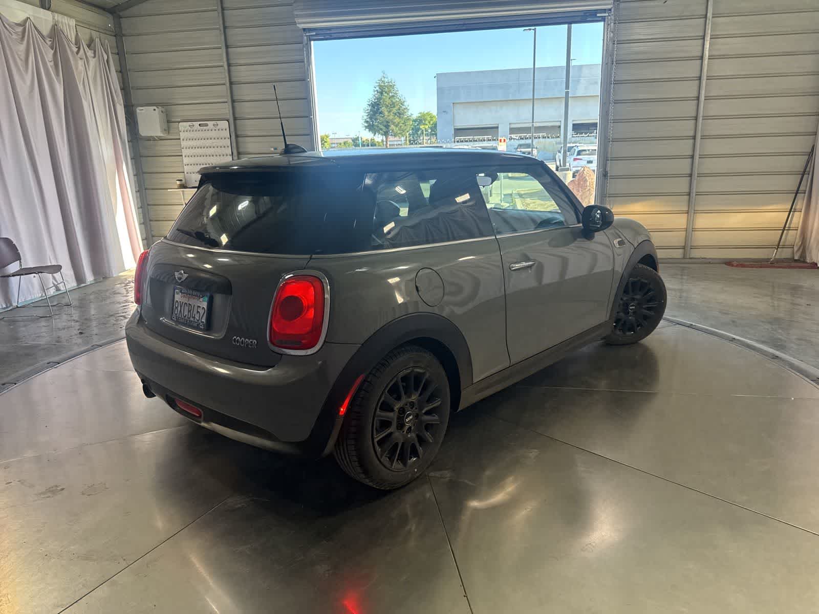 Thumbnail: 2016 MINI Cooper Hardtop - 4