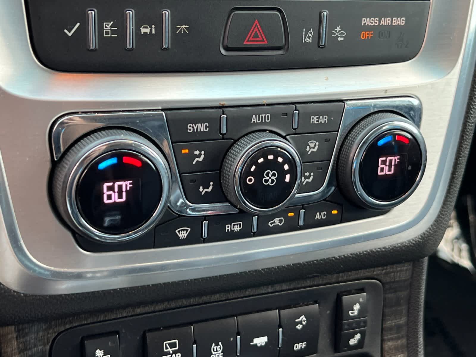 Thumbnail: 2015 GMC Acadia - 21