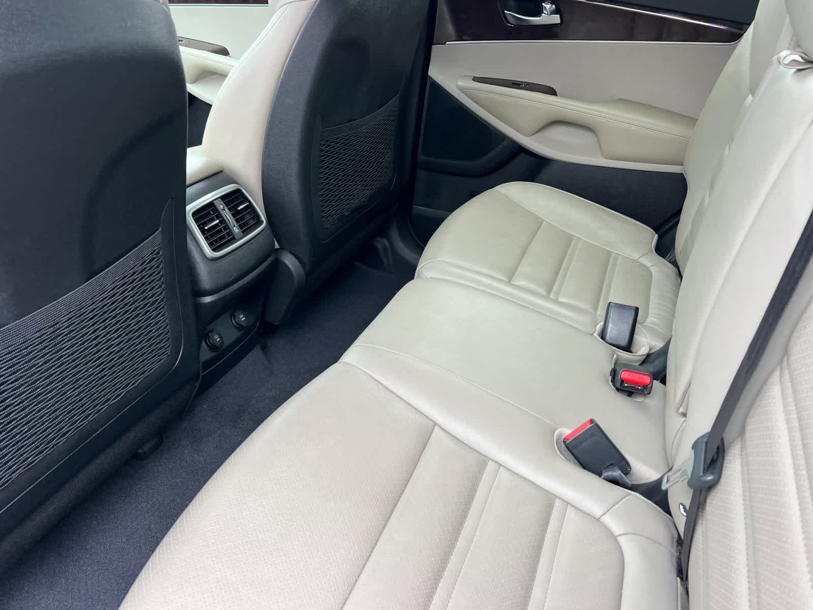 Thumbnail: 2016 Kia Sorento - 4