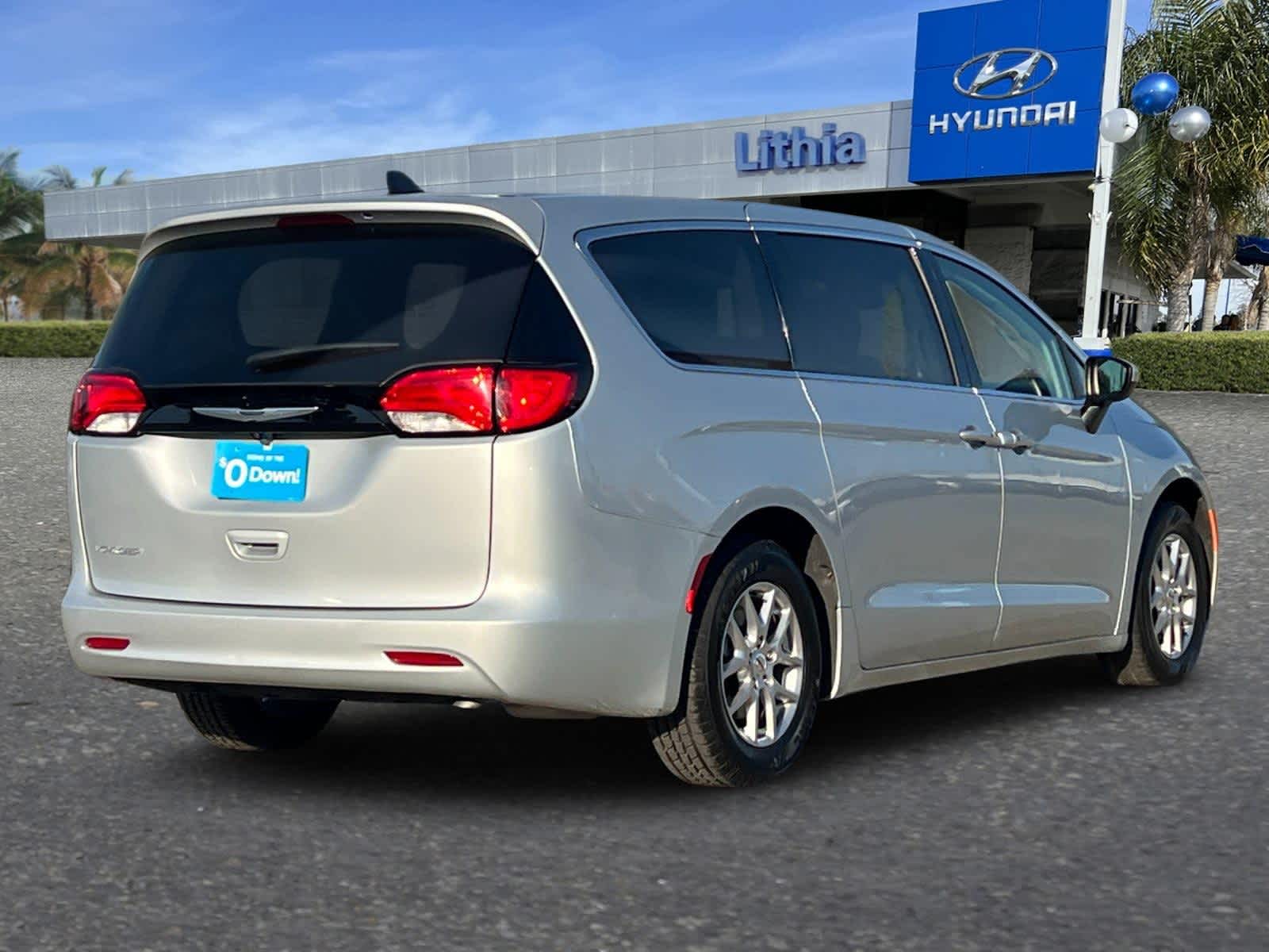 2023 Chrysler Voyager LX photo 2