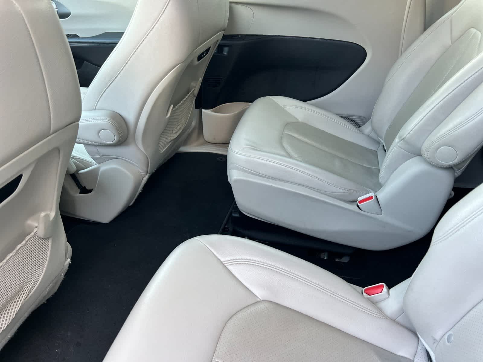 Thumbnail: 2021 Chrysler Pacifica - 4