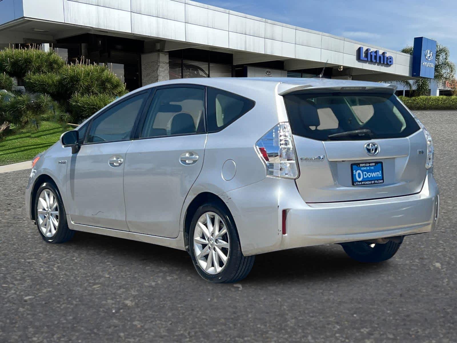 Thumbnail: 2014 Toyota Prius v - 6