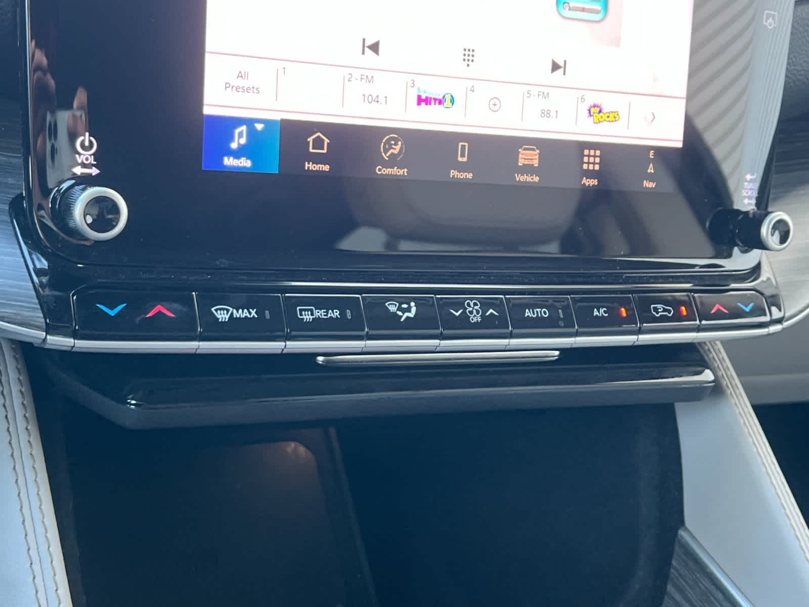 Thumbnail: 2024 Jeep Wagoneer - 23