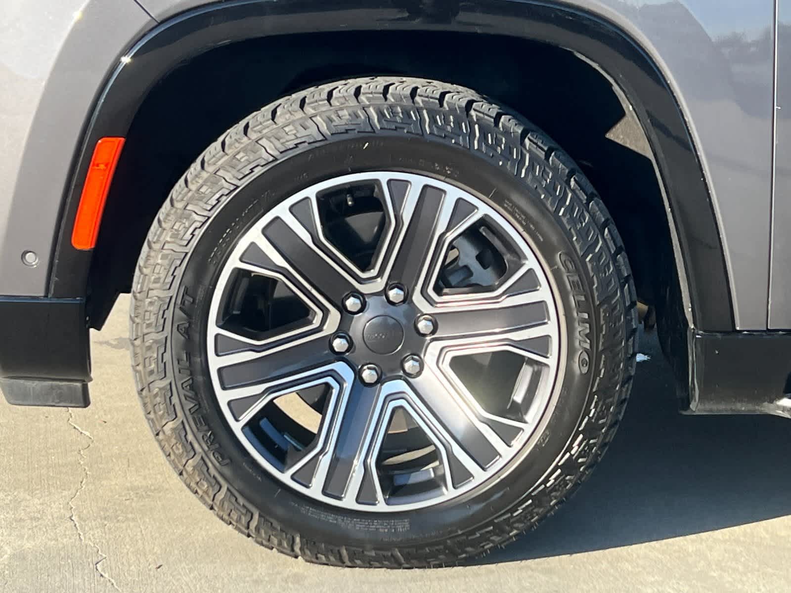 Thumbnail: 2024 Jeep Wagoneer - 28