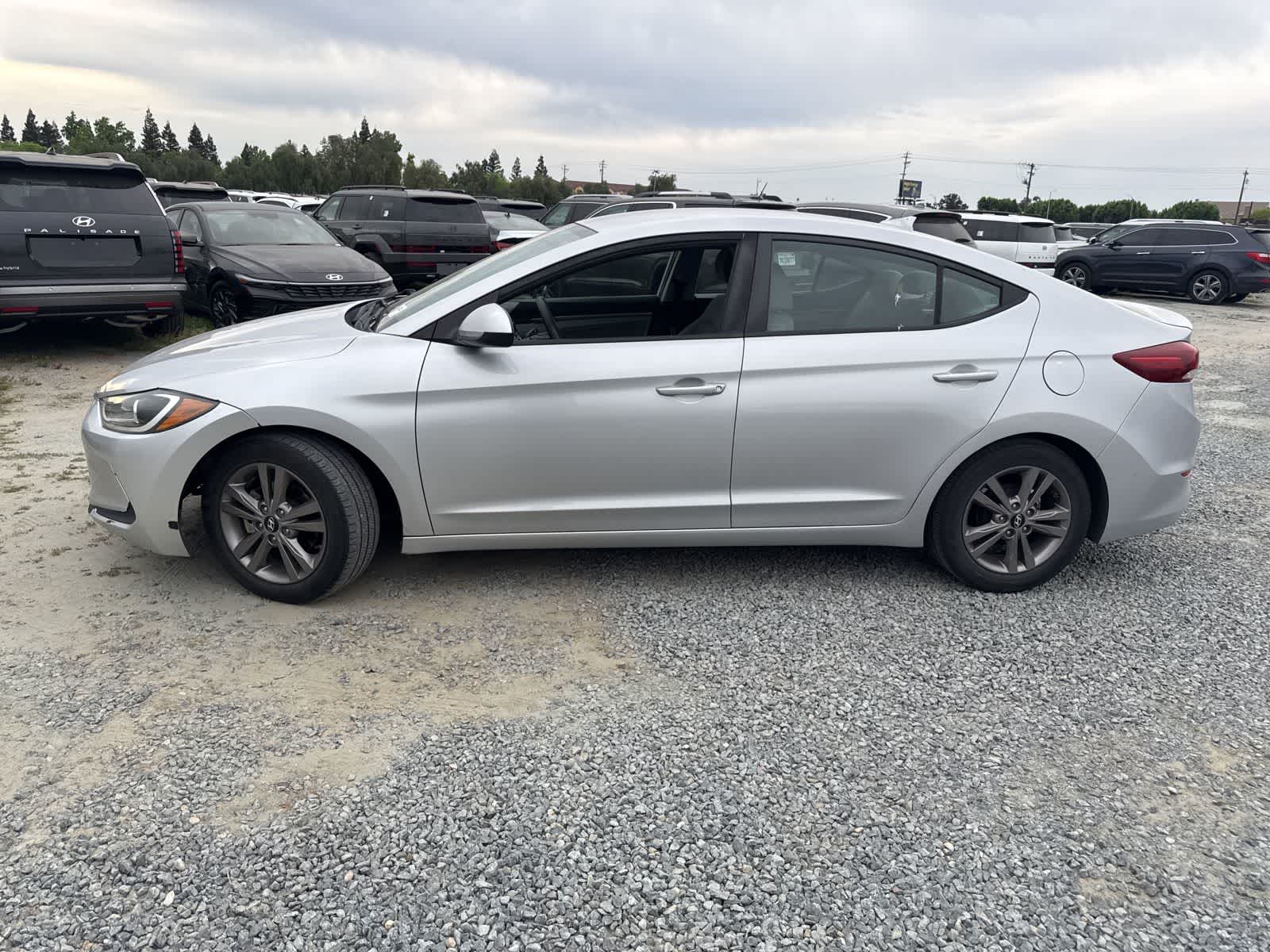 2017 Hyundai Elantra SE photo 3