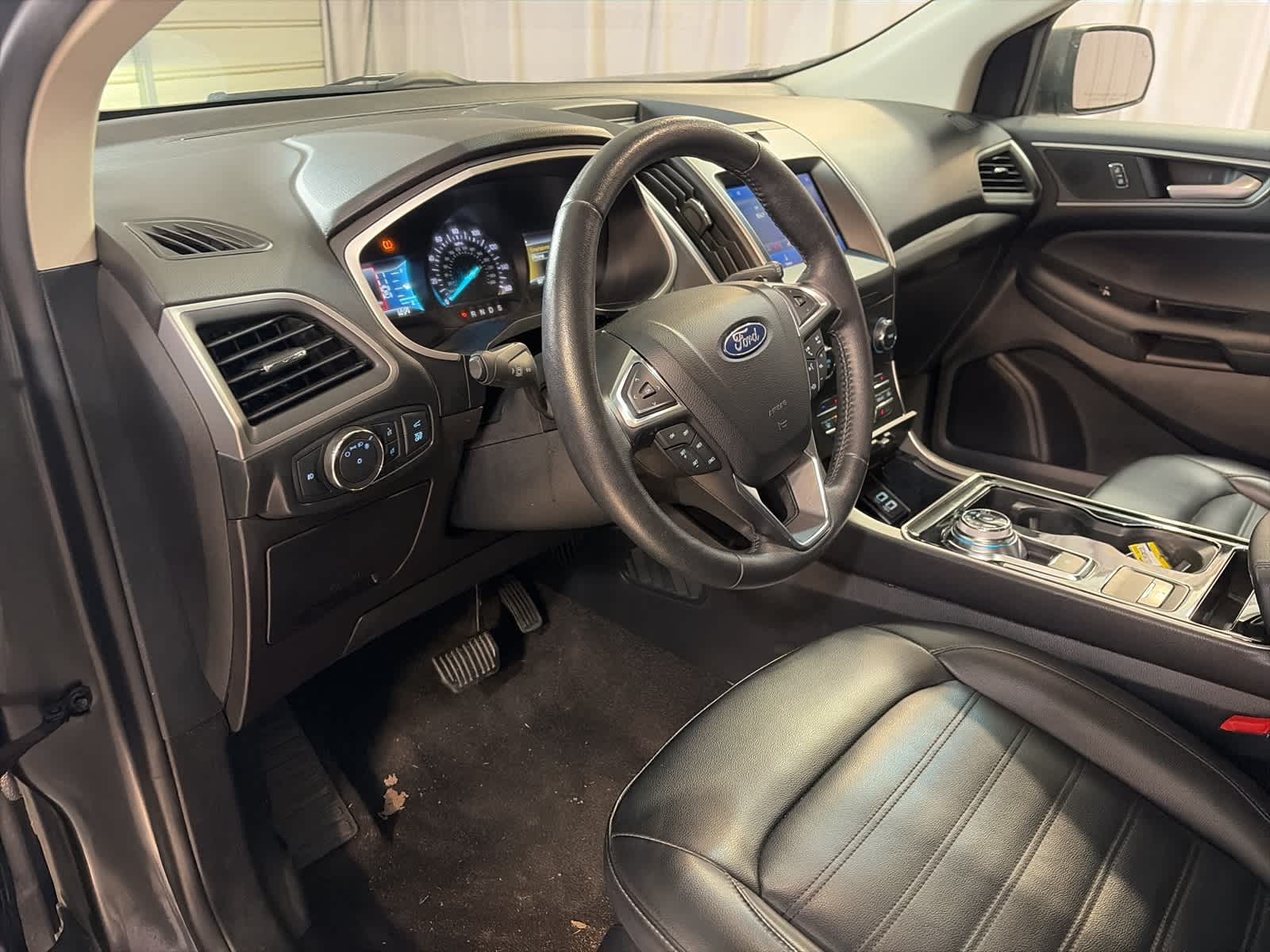 Thumbnail: 2020 Ford Edge - 24