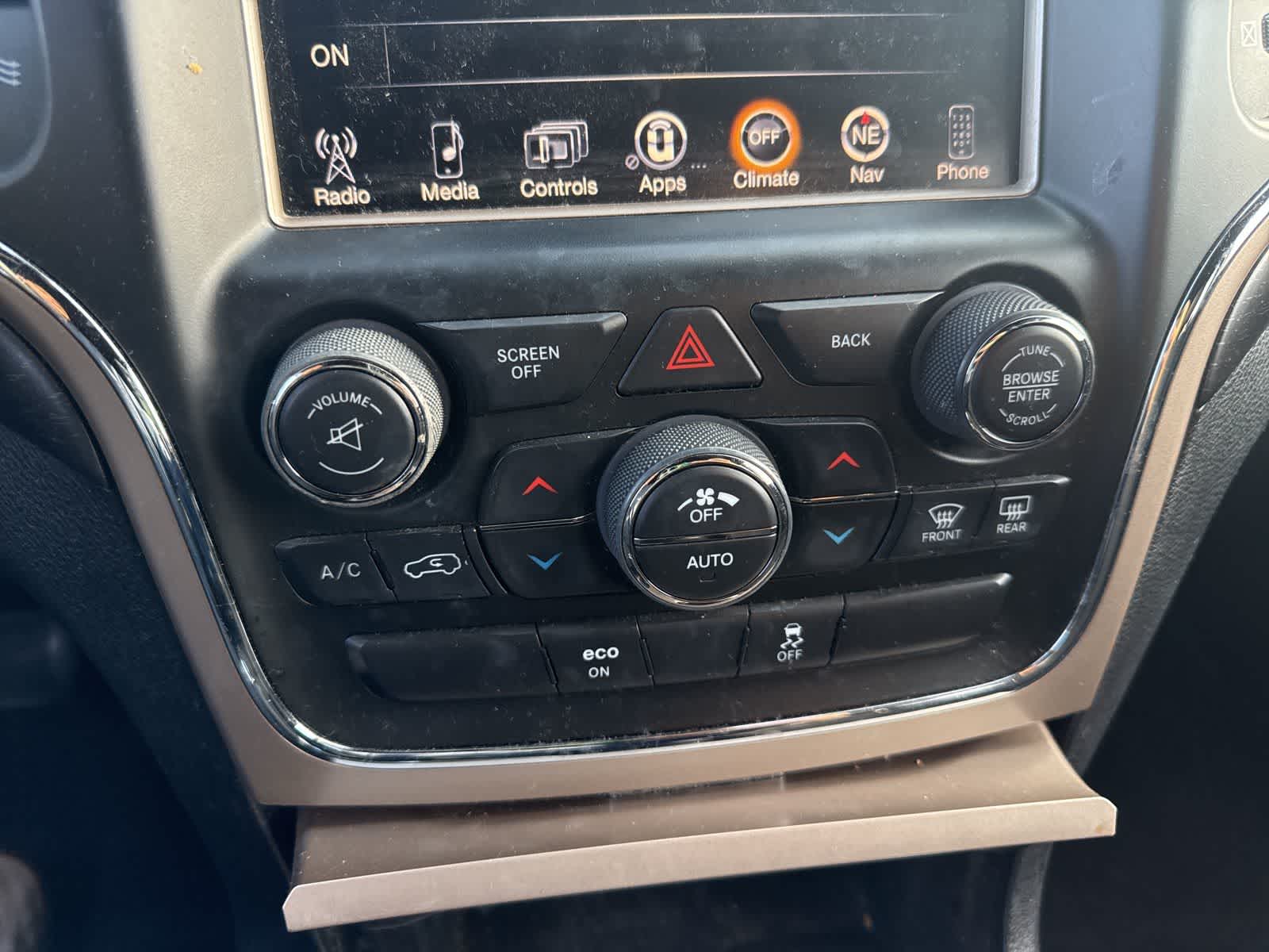 Thumbnail: 2015 Jeep Grand Cherokee - 25