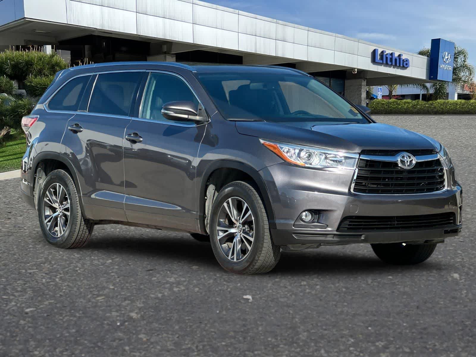 Thumbnail: 2016 Toyota Highlander - 10