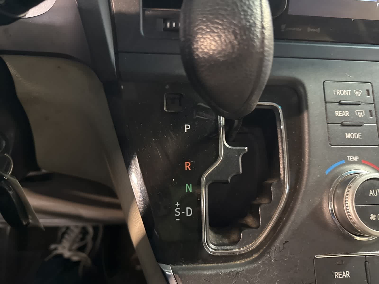 Thumbnail: 2017 Toyota Sienna - 23