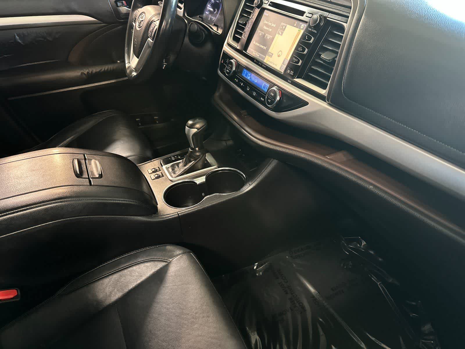 Thumbnail: 2016 Toyota Highlander - 18