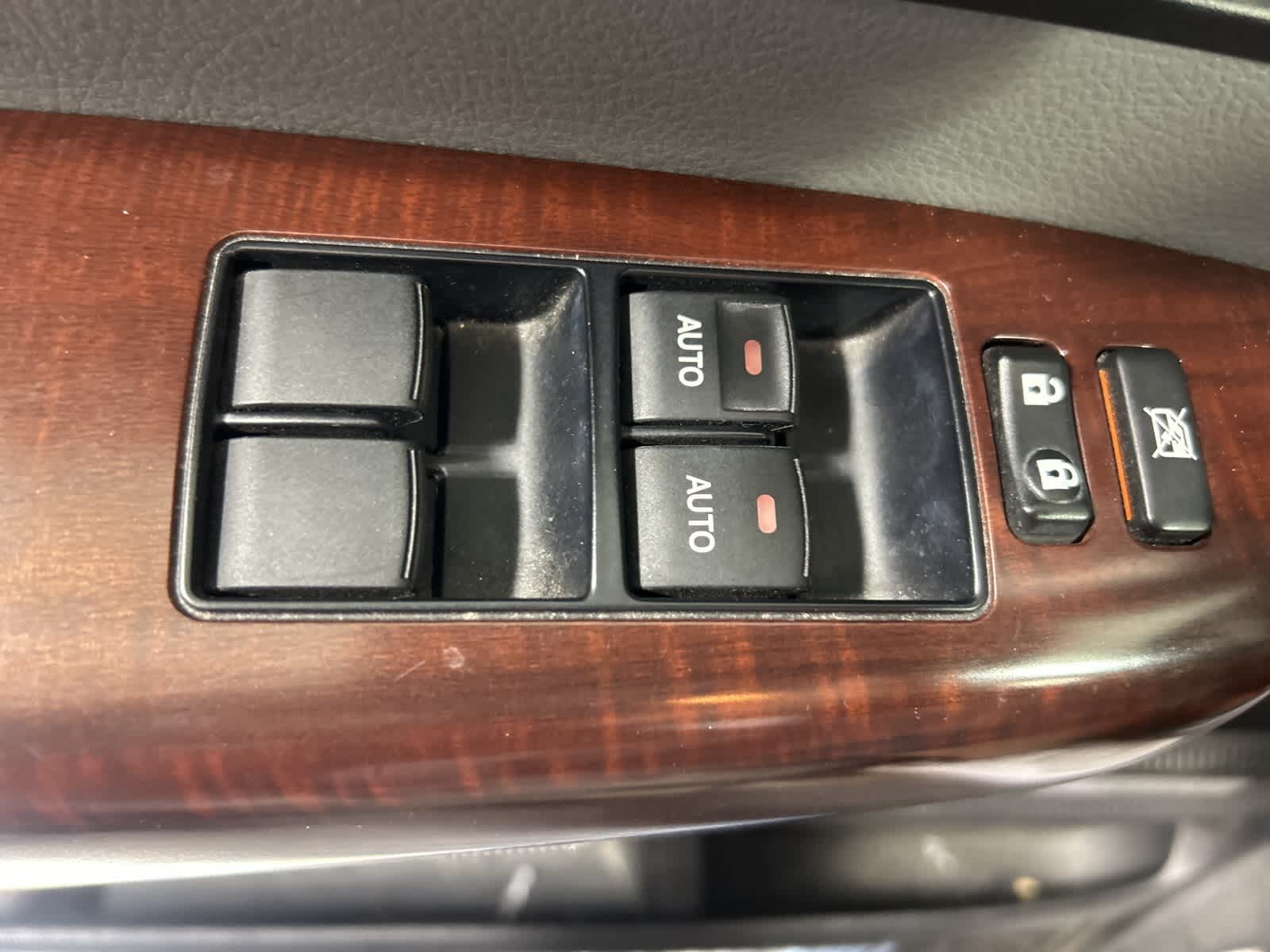 2011 Toyota Sequoia Platinum 32