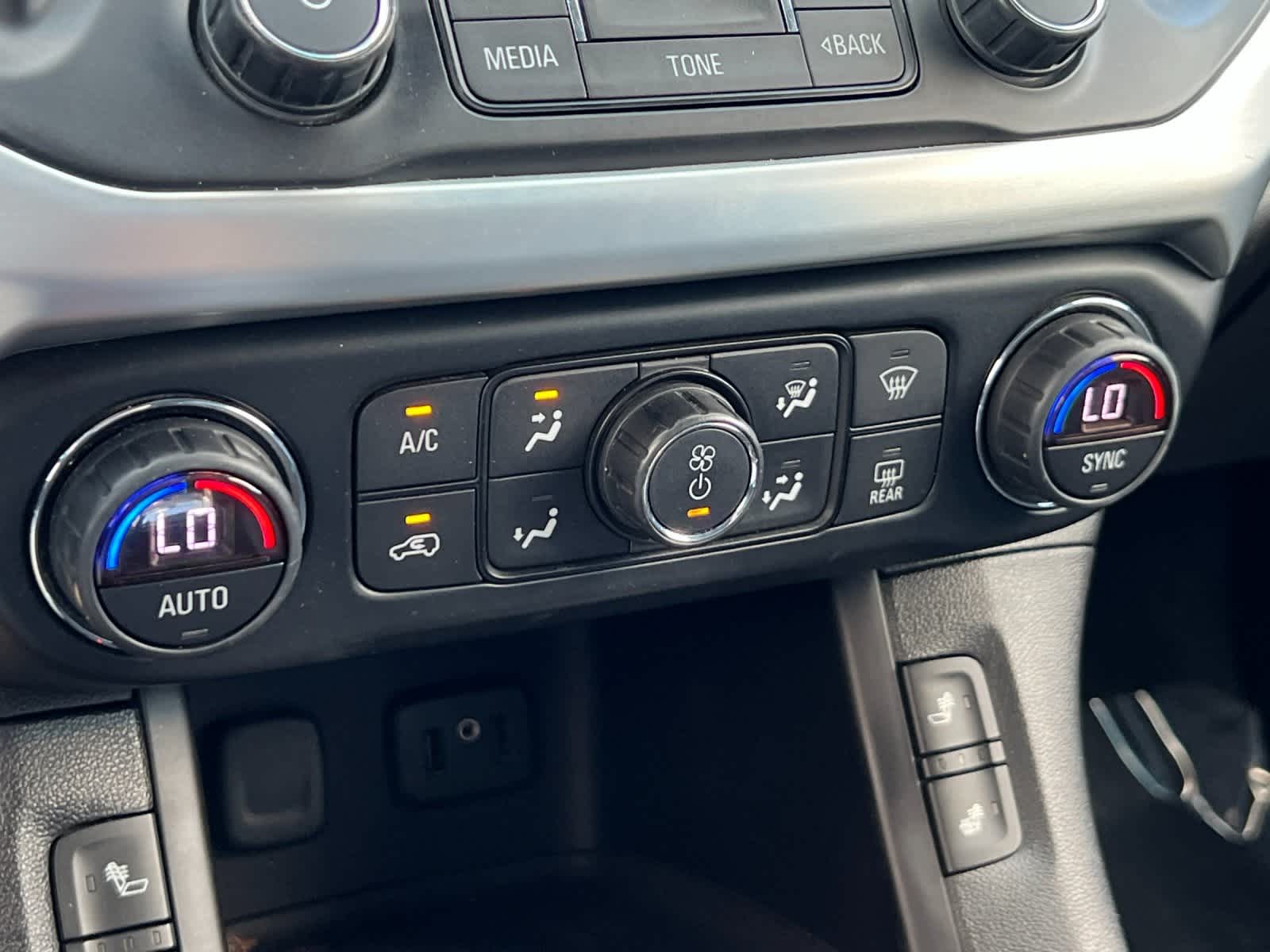 Thumbnail: 2018 GMC Acadia - 21