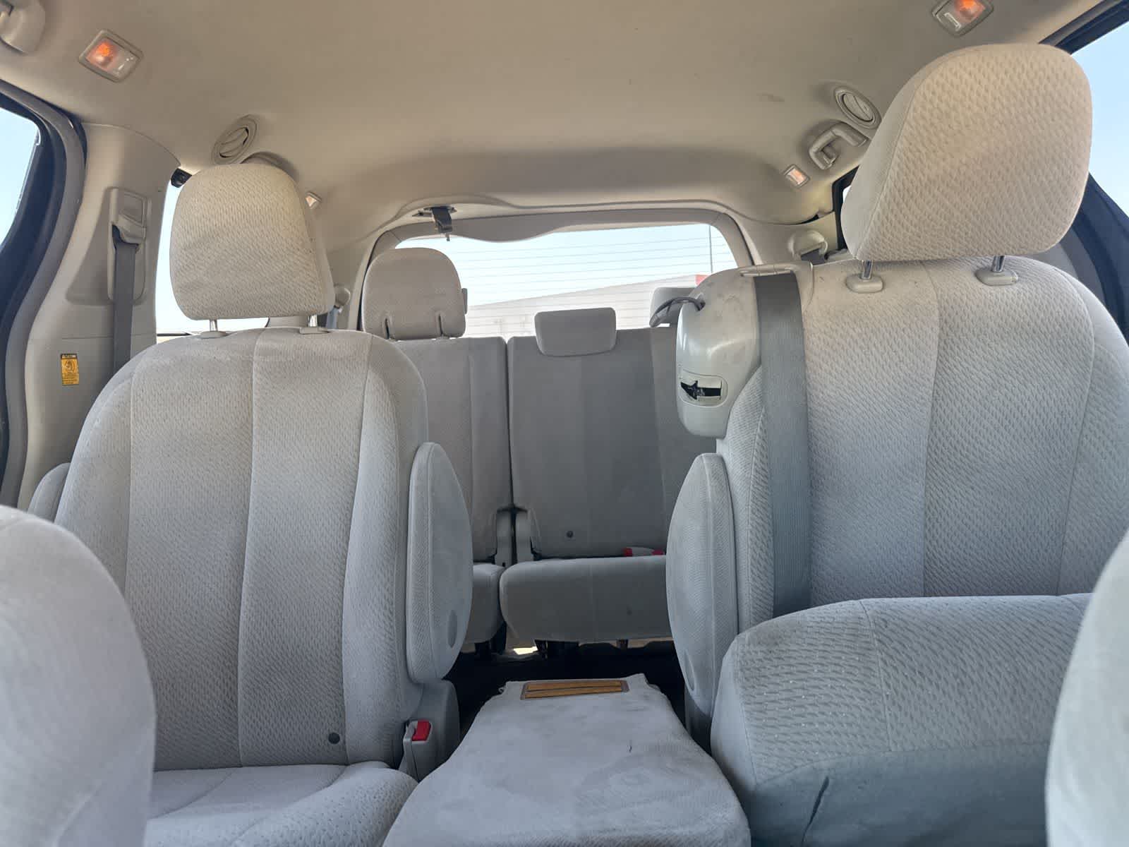 Thumbnail: 2012 Toyota Sienna - 21